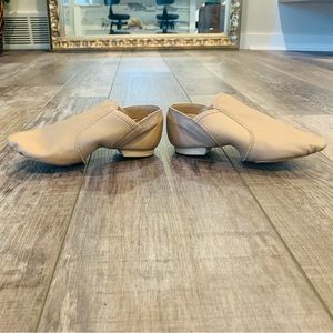Never worn Capezio  “E” Series EJ2C Jazz Slip On kid shoes, caramel, size 4 Wide